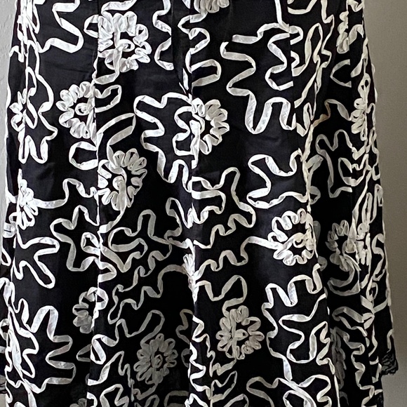 Laura Petites Black and White Ribbon Embroidered Skirt, Size 10 - Picture 3 of 10